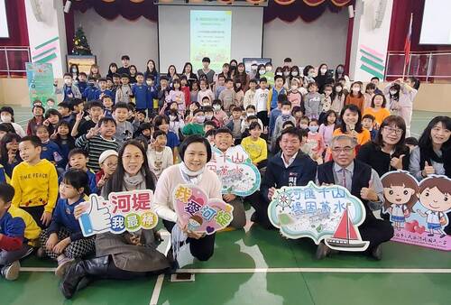 漾新聞|AI生成歌曲與圖片 河堤國小攜手文藻大學啟動AI想像力實驗室