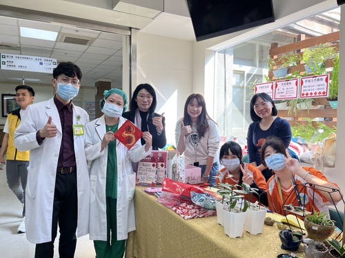 漾新聞|嘉興國中藝術傳愛迎新春 揮毫春聯義賣暖心揚