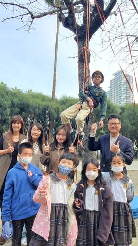 漾新聞|有影／中華藝校「攀樹」開學 從極限挑戰趣味中始業「登高望遠」